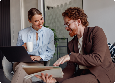 Image d'un expert-comptable qui discute avec sa cliente
