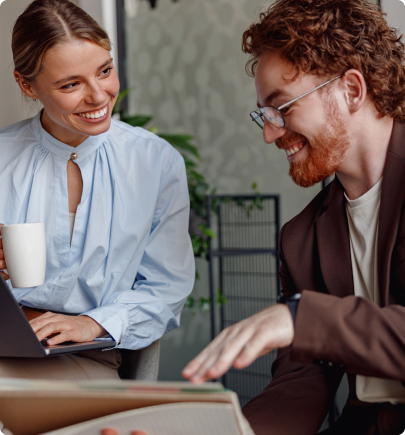 Image d'un expert-comptable qui discute avec sa cliente