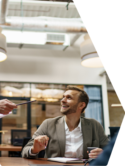 un client qui parle à son expert-comptable
