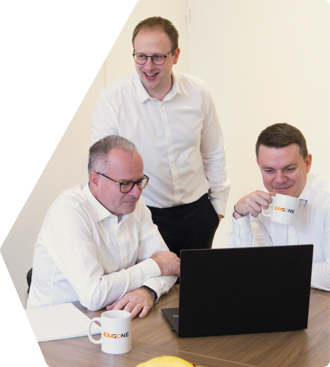 image de quatre experts-comptables en réunion